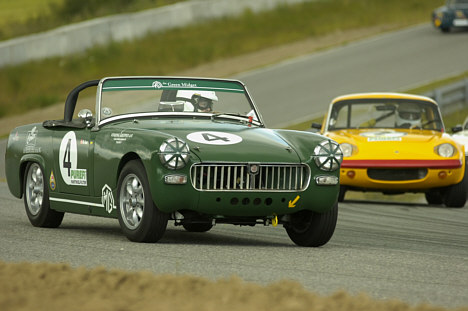 Nogle ejere af klassiske køretøjer vil helst pudse og polere dem, men for alle deltagerne i Classic Car Meeting gælder det, at de vil bruge dem til de, de oprindeligt var tiltænkt: At køre stærkt.
